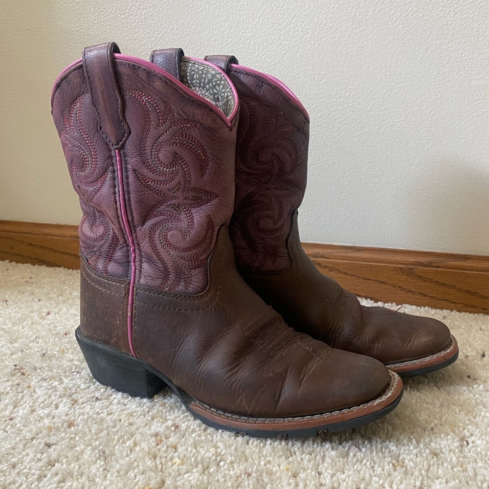 Little girls or preschool size 13.5d Dan Post cowboy boots.